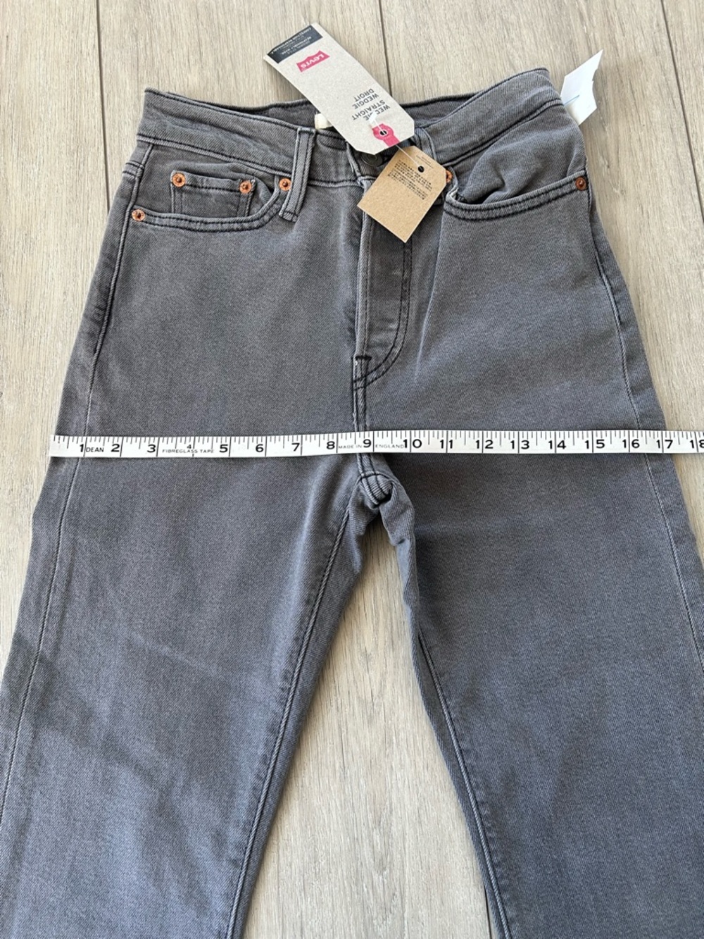 NWT Levi’s Wedgie Straight Grey High Rise Jeans Wardrobe Staple Classic Casual - Picture 7 of 7